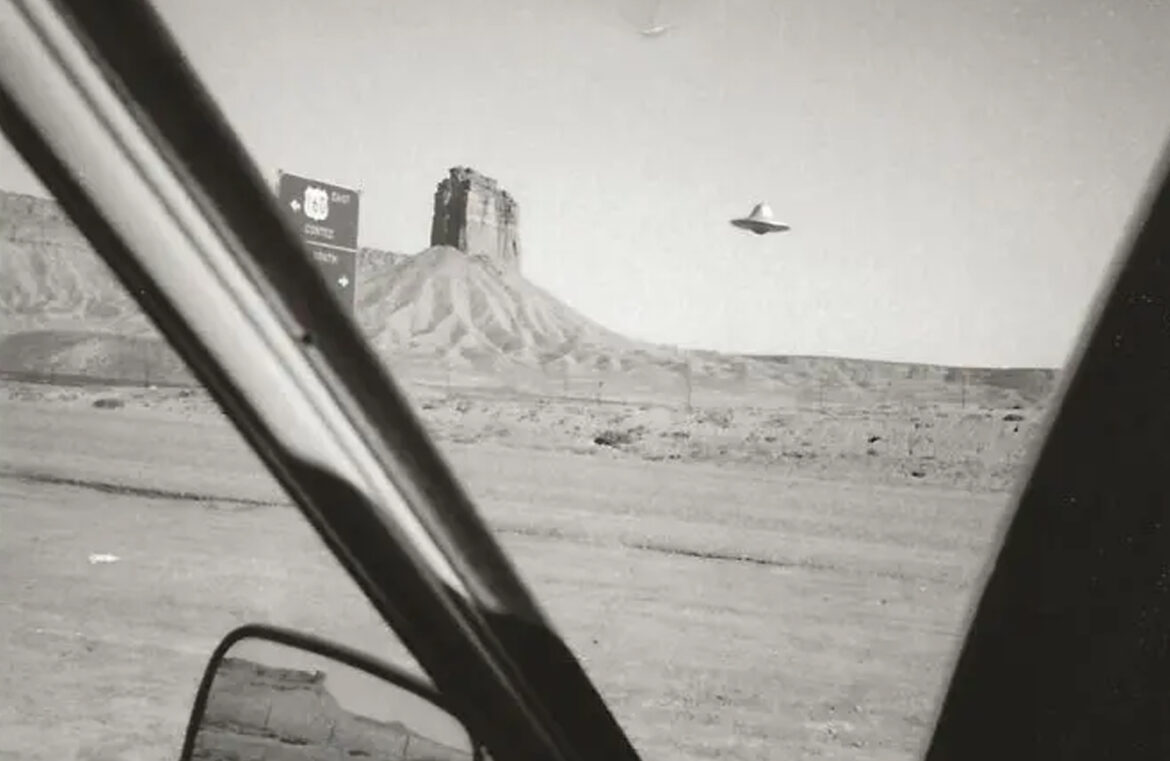 photo of a ufo taken from inside a car by El Disco