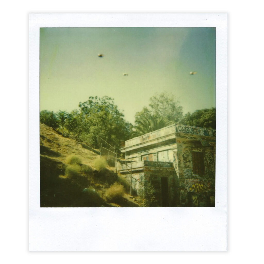 polaroid of several ufos by El Disco